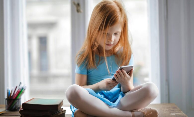 O que acontece com criança que fica no celular